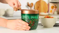5 Rekomendasi Alat Dapur Manual yang Praktis untuk Kegiatan Masak Sehari-hari