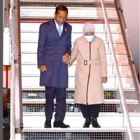 Langsung sibuk usai nikahan Kaesang, intip gaya trendi Iriana Jokowi saat tiba di Brussels, Belgia. @jokowi.