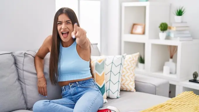 illustrasi wanit marah