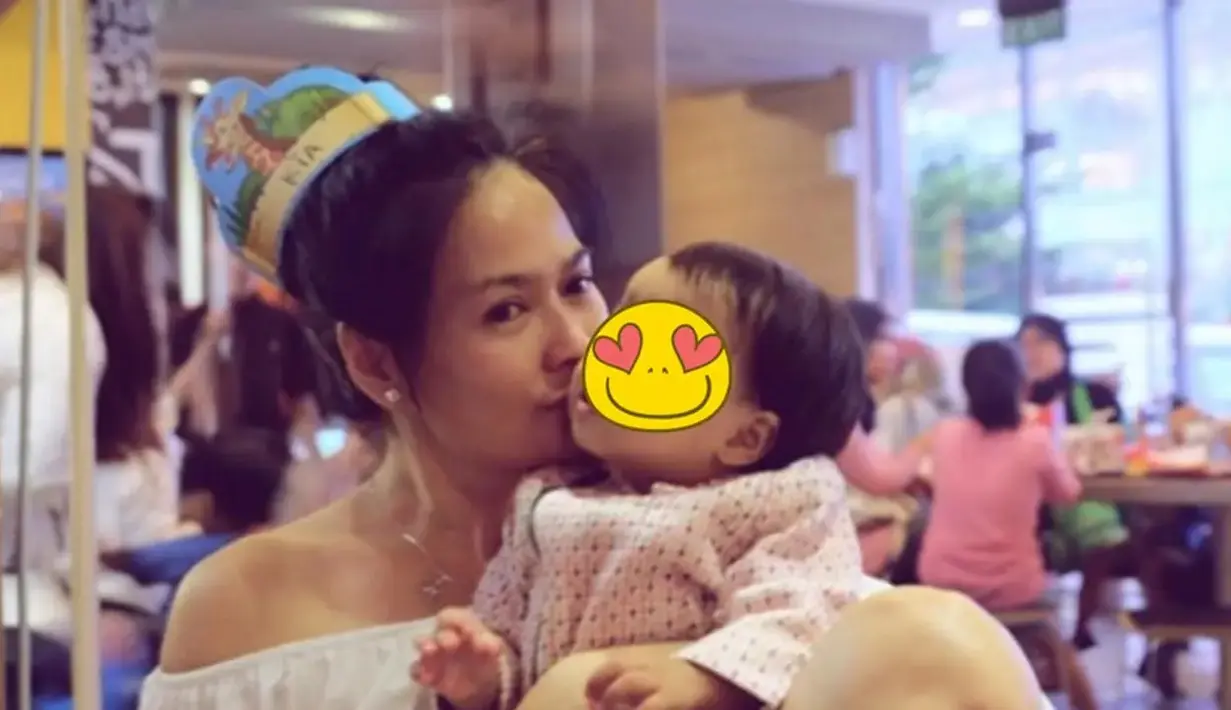 Seleb Gendong Cucu (Instagram/)