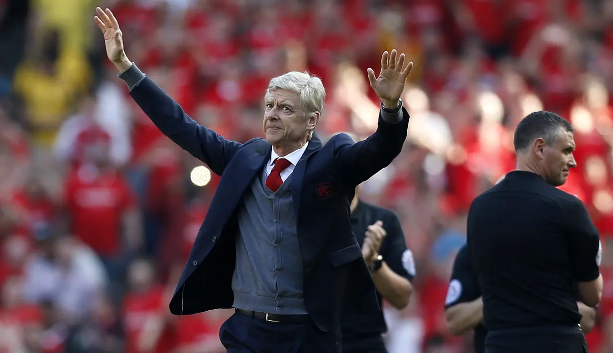 <p>Arsene Wenger. Pelatih asal Prancis berusia 72 tahun yang memutuskan meninggalkan Arsenal pada Mei 2018, mengoleksi raihan 500 gol di Liga Inggris dalam 271 laga. Ia melakukannya hanya bersama Arsenal yang ditanganinya sejak Oktober 1996 hingga Mei 2018. (AFP/IK Images/Ian Kington)</p>