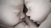 Sepasang bayi kembar lahir bersamaan, tapi ternyata memiliki 2 ayah yang berbeda. Oops.