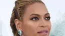 Penyanyi Beyonce ketika menghadiri ajang MTV Video Music Awards (VMA) 2016 di New York, Minggu (28/8). Malam itu, Beyonce mengenakan perhiasan Lorraine Schwartz senilai Rp 24 miliar sebagai anting. (Larry Busacca/GETTY IMAGES NORTH AMERICA / AFP)