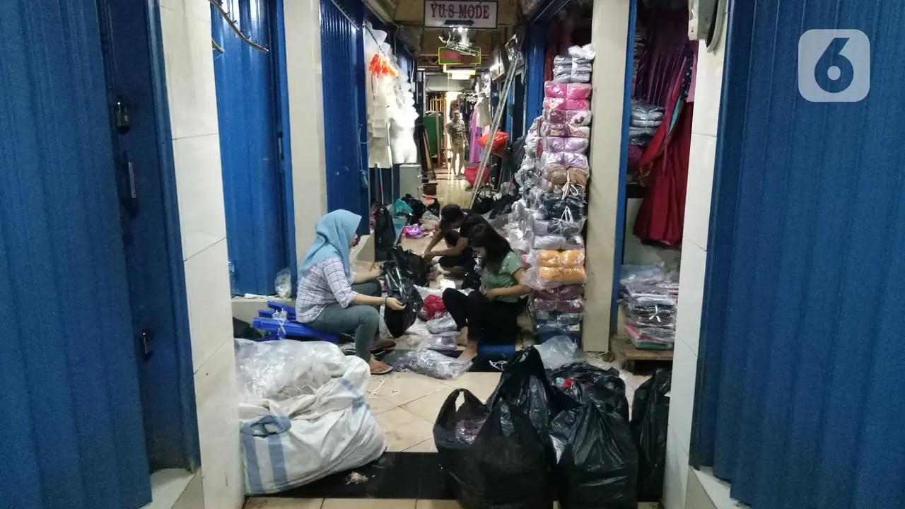 Banjir Surut, Aktivitas Jual Beli di Pasar Cipulir Masih Lumpuh