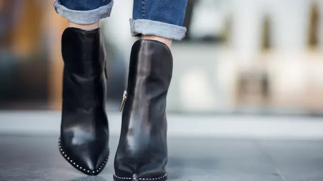 Tips Styling Sepatu Boots (photo by freepik)