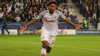 Striker Salzburg Karim Adeyemi masuk dalam daftar pemain yang ingin direkrut Barcelona pada jendela transfer Januari 2022. (KRUGFOTO / APA / AFP)