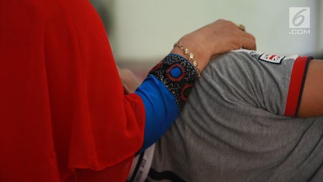 Vasektomi belum jadi pilihan kontrasepsi yang umum. Kekhawatiran gangguan fungsi kelamin dan budaya patriarki, menjadi penyebab. Padahal vasektomi disebut sebagai metode kontrasepsi paling efektif. Sebagian pelakunya malah merasakan peningkatan kuali...