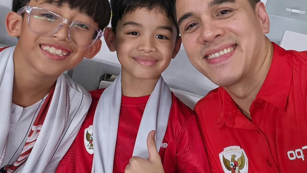 Potret Rionaldo Stokhorst Boyong Keluarga Nonton Timnas Indonesia Vs China di GBK, Putri Cantiknya Bikin Salfok