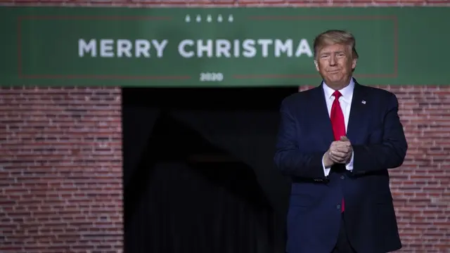 Presiden Donald Trump ketika berbicara di Kellogg Arena terkait pemakzulannya.