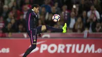 Neymar terancam absen memperkuat Barcelona melawan Real Malam dalam deul El Clasico pada lanjutan Liga Spanyol, 24 April 2017. (AP Photo/Daniel Tejedor)