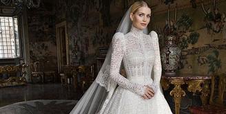 Kabar bahagia datang dari keponakan Putri DIana, Lady Kitty Spencer yang menikah dengan Michael Lewis di Roma. (Foto: Instagram/ Dolce & Gabbana)
