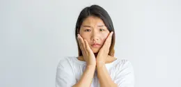 Kenali lebih jauh tentang Sebaceous Filament yang sering kali dianggap sebagai komedo. (foto: katemangostar/freepik)