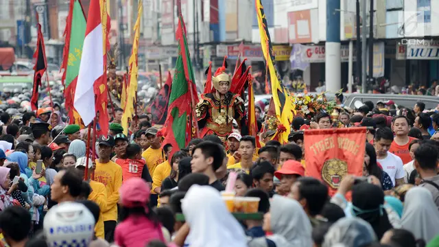 Meriah, Ribuan Peserta Ikuti Pawai Cap Go Meh di Bekasi