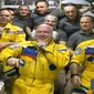 Kosmonot Oleg Artemyev, Denis Matveev dan Sergey Korsakov mengapung di ISS setelah tiba dengan pesawat ruang angkasa Soyuz pada 18 Maret 2022. (Roscosmos TV)