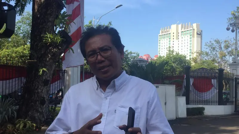 Presiden Joko Widodo (Jokowi) telah memanggil Fadjroel Rahman ke Istana.