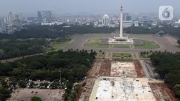 Suasana proyek revitalisasi Taman Sisi Selatan Monumen Nasional dilihat dari ketinggian, Jakarta, Minggu (19/1/2020). Proses revitalisasi kawasan Monas menggunakan skema multi-years dalam waktu tiga tahun dari 2019 hingga 2021. (Liputan6.com/Helmi Fithriansyah)