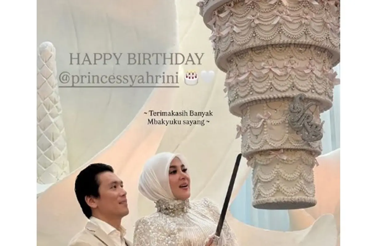 6 Potret Dekorasi Artistik Ultah Syahrini, Elegan dengan Kue Digantung Terbalik