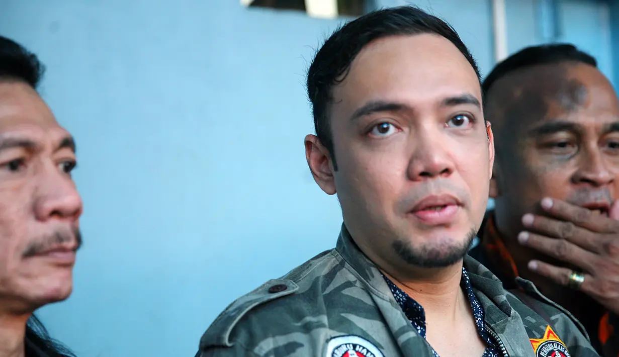 Setelah beberapa tahun berjalan, mantan suami Tessa, Sandy Tumiwa ingin mengambil hak asuh kedua buah hatinya. Salah satu yang menjadi alasannya adalah, Sandy tidak yakin anaknya diasuh dengan baik oleh mantan istri. (Nurwahyunan/Bintang.com)