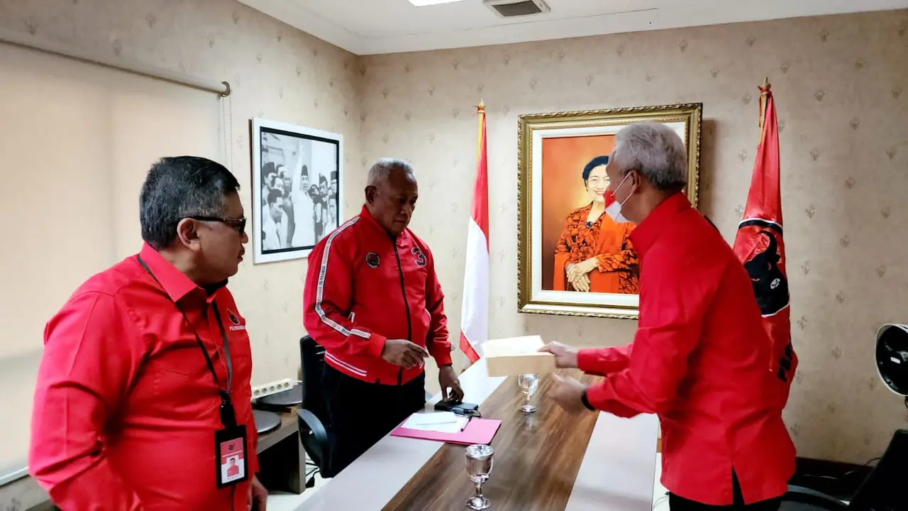 Ganjar memenuhi pemanggilan DPP PDIP untuk mengklarifikasi pernyataan siap jadi capres dalam dialog dengan salah satu stasiun televisi swasta
