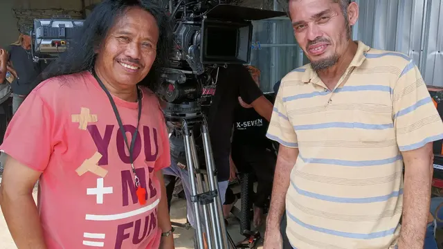 Eddie Karsito berperan sebagai preman gagu dan timer angkot di film Bunga Semerah Darah (ist)