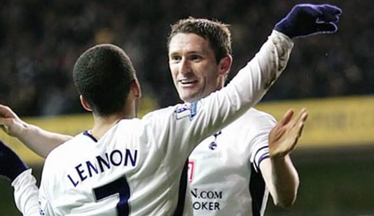 Tottenham Hotspur&#039;s Aaron Lennon and Robbie Keane celebrate after Lennon scored the fourth goal against Middlebrough during Premiership match at White Hart Lane on March 4, 2009. AFP PHOTO/Carl de Souza