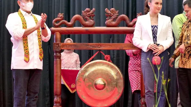 Cinta Laura berpidato di Gedung MPR (Instagram/claurakiehl)