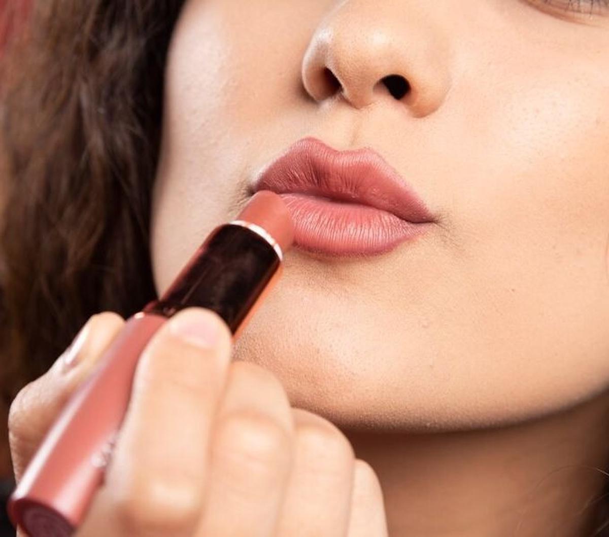 Apa saja ya perbedaan keduanya? Dan mana yang cocok untuk membuat penampilanmu menjadi lebih stunning? Berikut beberapa hal yang harus diperhatikan.