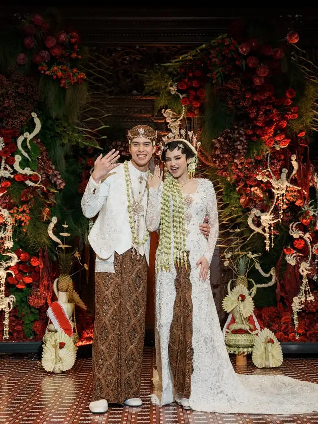 Resmi Jadi Suami Istri, Gaya Akad Nikah El Rumi dan Syifa Hadju Dibalut Busana Pengantin Adat Jawa yang Penuh Makna