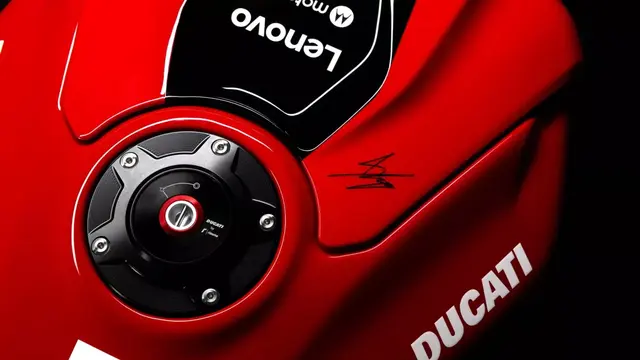 Ducati Panigale V4 Márquez 2025 World Champion Replica