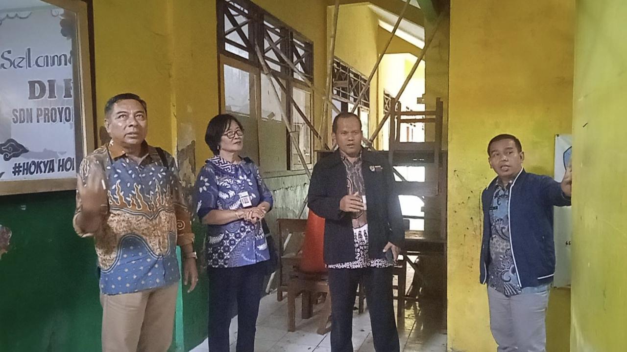 Bekas Ruang Kelas di SD Negeri Batang Jawa Tengah Tiba-Tiba Runtuh