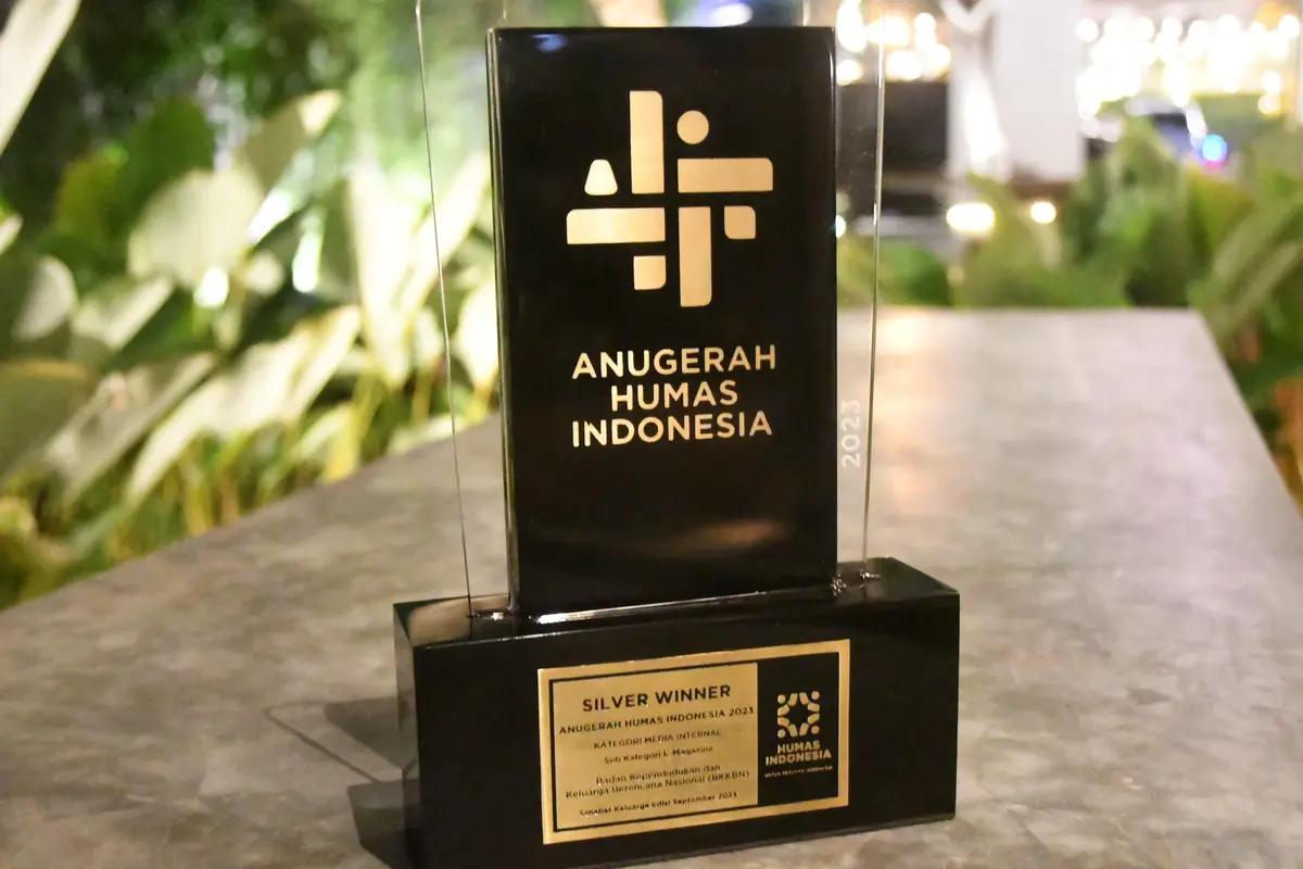 Badan Kependudukan dan Keluarga Berencana Nasional (BKKBN) berhasil meraih penghargaan silver winner e-magazine Sahabat Keluarga di ajang The 5th Anugerah Humas Indonesia (AHI) 2023 pada kategori Media Internal (Istimewa)