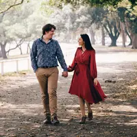 ilustrasi pasangan menggandeng tangan/Photo by TranStudios Photography & Video from Pexels