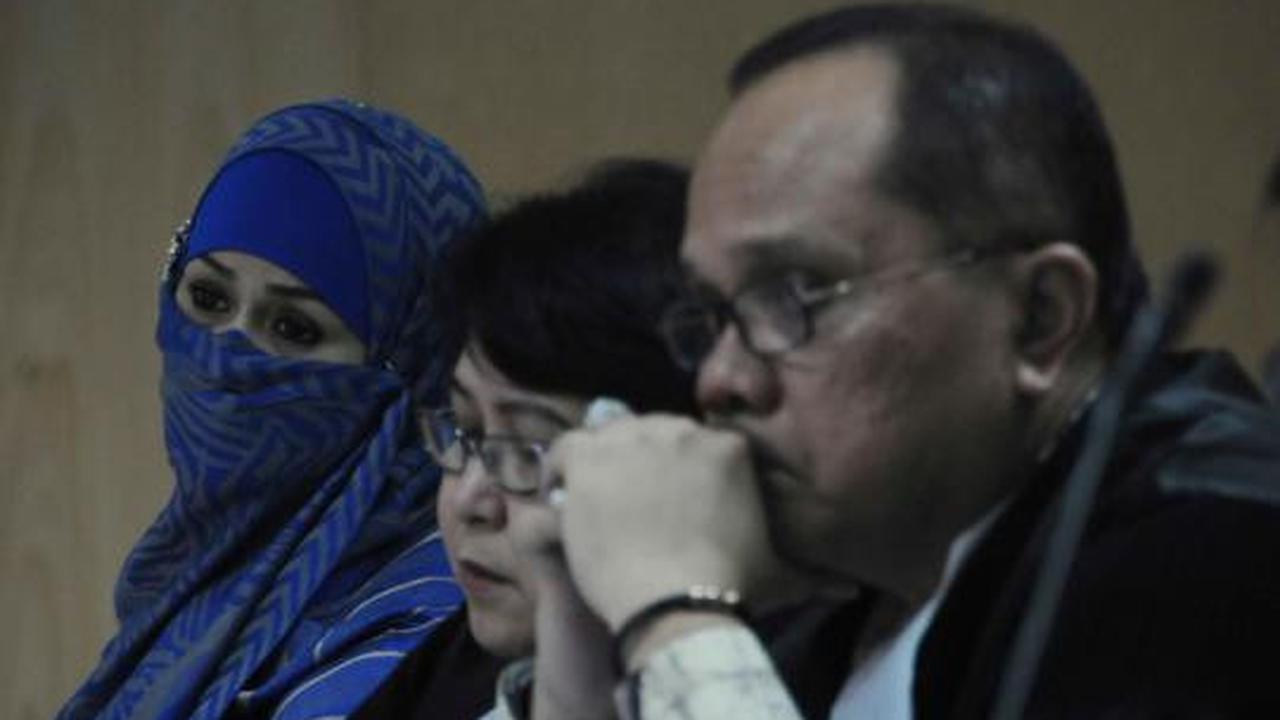 Ekspresi Neneng saat jalani sidang di Pengadilan Tipikor
