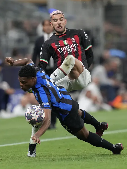 <p>Inter mengambil inisiatif serangan sejak menit awal demi mempertahankan keunggulan dua gol. Sementara AC Milan bertekad mengejar mengandalkan kembalinya Rafael Leao di sisi kiri. (AP Photo/Antonio Calanni)</p>