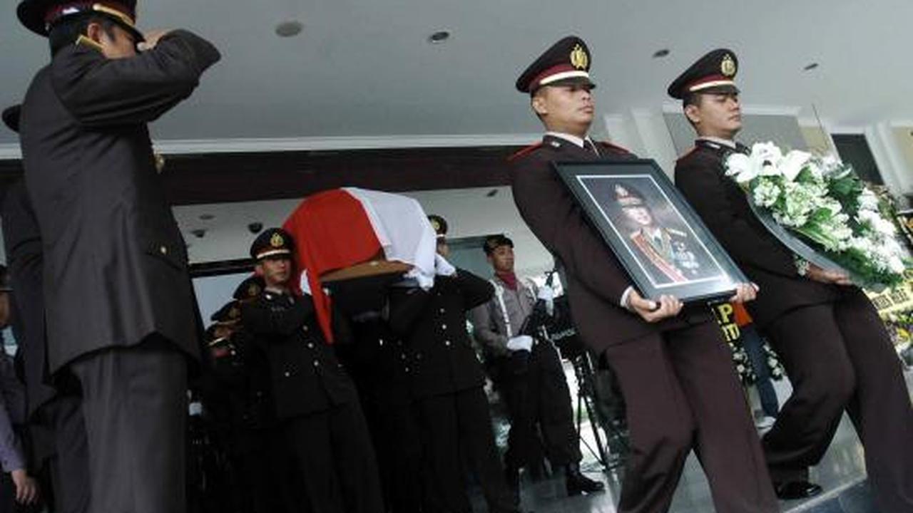 Mantan Kapolri Dibyo Widodo dimakamkan