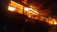 Kebakaran hebat melanda asrama putri sebuah pondok pesantren di wilayah Batu Ceper, Kota Tangerang, Banten pada Senin (1/7/2024) malam. (Foto: Istimewa)