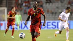 Pada menit ke-32 Romelu Lukaku hampir mencetak gol keduanya. Tembakannya masih mampu diantisipasi kiper pengganti, Jindrich Stanek usai menerima umpan dari Eden Hazard. (Foto: AP/Olivier Matthys)