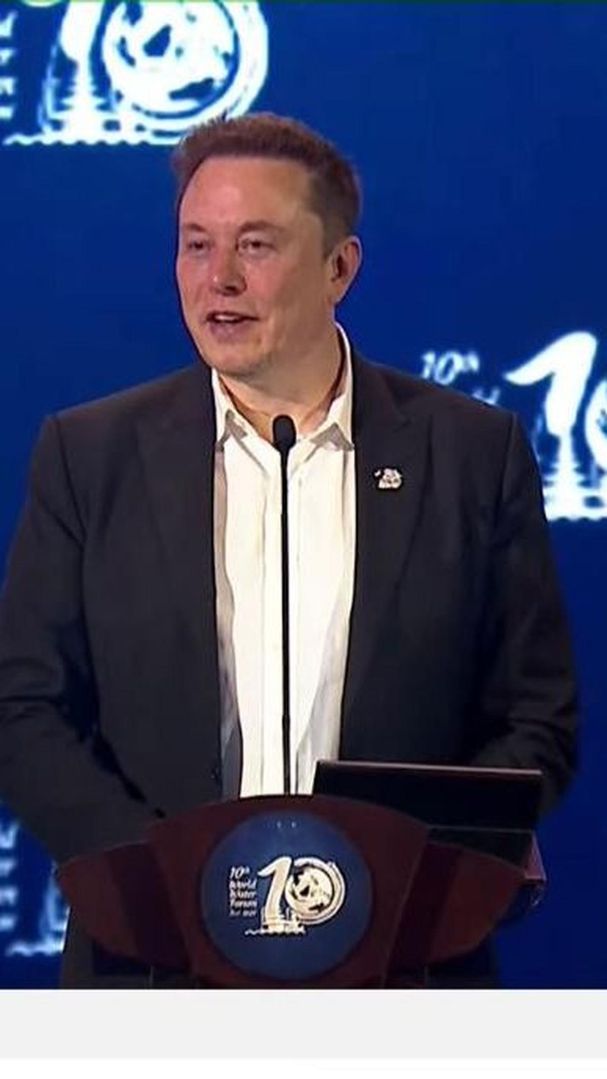 "Mereka akan memberikan nama air, karena 70 persen permukaan planet kita (terdiri dari) air dan hanya 30 persennya daratan," kata Elon Musk.