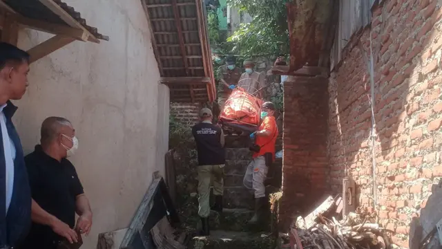 Lalat dan Bau Menyengat Ungkap Akhir Pilu Kakek Jasmin, Ditemukan Meninggal Sendirian di Rumahnya