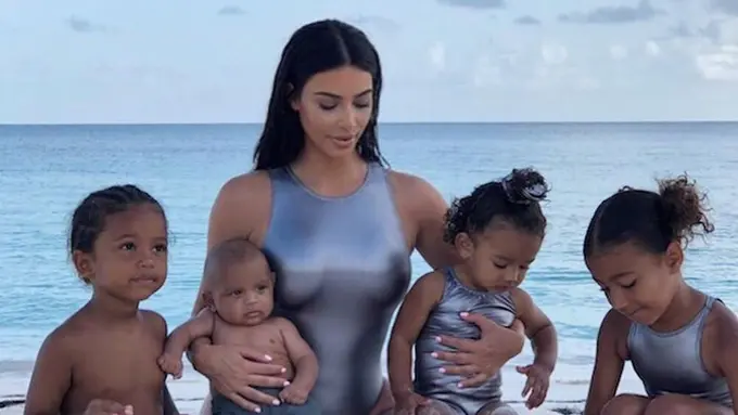 FOTO: Imutnya Foto Kebersamaan Kim Kardashian dan Keempat Anaknya.