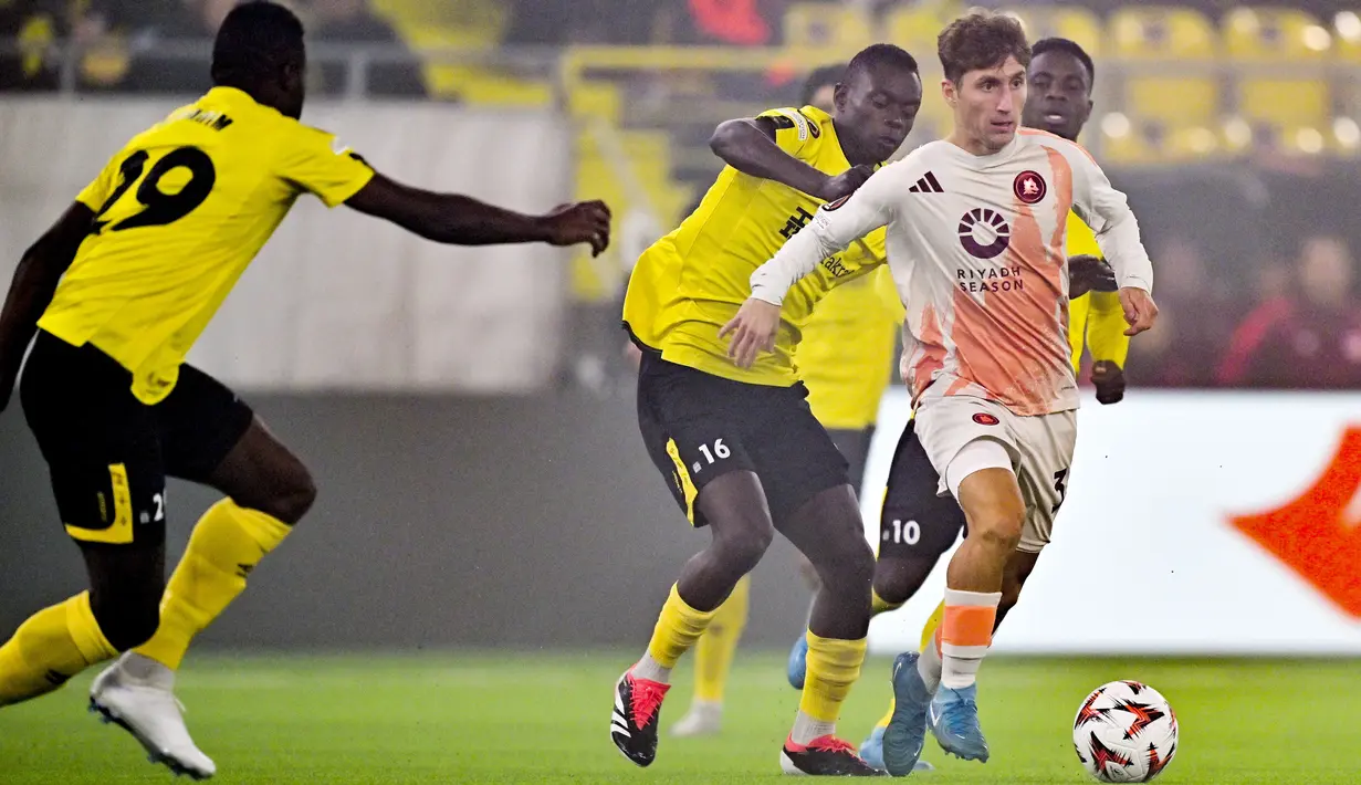 Memasuki babak kedua, Juric memasukkan sederet pilar utamanya seperti Paulo Dybala hingga Artem Dovbyk. Namun, Roma gagal mengejar ketinggalan. Skor 1-0 untuk kemenangan Elfsborg menjadi hasil akhir laga ini. (Bjorn Larsson Rosvall/TT News Agency via AP)