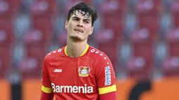 Pemain Bayern Leverkusen, Patrik Schick pernah gagal dalam tes medis ketika dirinya diboyong oleh Juventus dari Sampdoria pada 2017 silam. Transfer sebesar 40 juta euro pun gagal. Dalam keterangan dokter menyebutkan bahwa Shick mengalami peradangan jantung ringan. (Foto: AFP/Pool/Christof Stache)