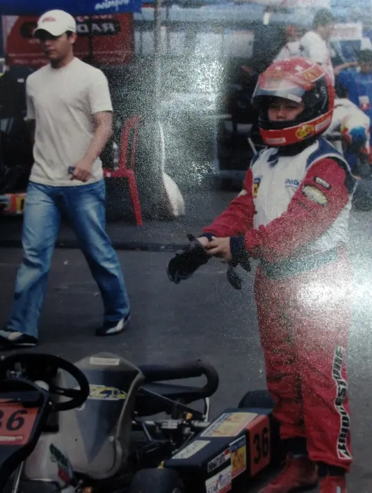 Rio Haryanto saat beraksi dalam Kejurnas Karting di Sirkuit Parkir Timur Senayan, Jakarta, (7/9/2003). (Bola.com/Dok.pribadi)