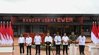 Presiden Joko Widodo (Jokowi) didampingi Menteri Perhubungan Budi Karya Sumadi meresmikan Bandara Ewer di Kabupaten Asmat, Papua Selatan, Kamis (5/7/2023). (Dok Kemenhub)