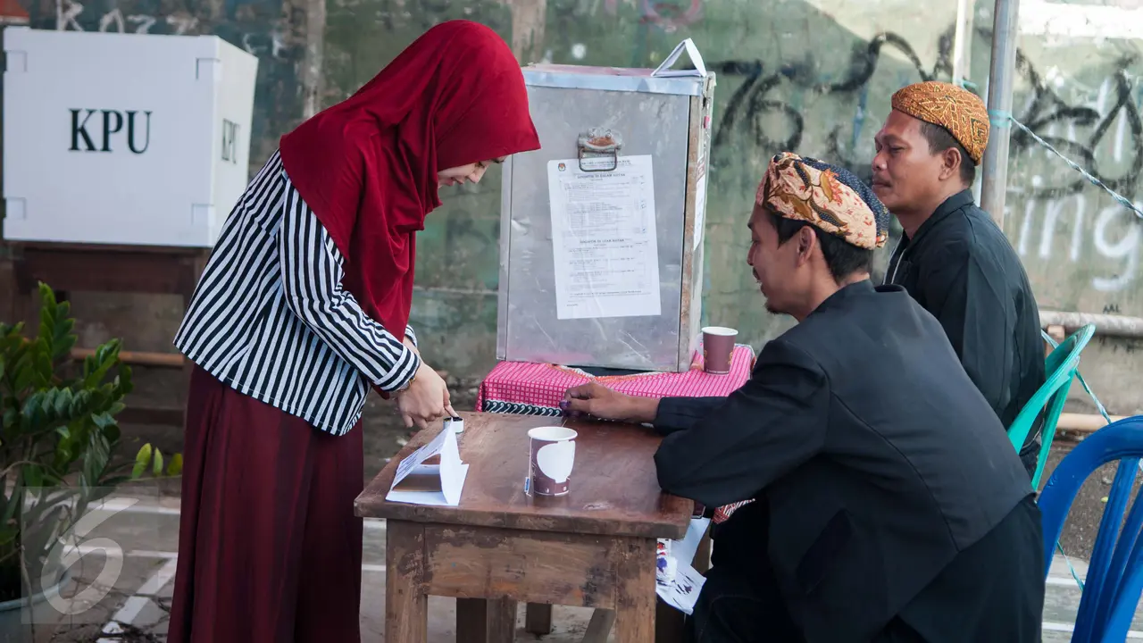 Mencoblos di Pilkada DKI 2017