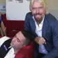 Lihat Karyawannya Tidur, Ini Tanggapan Santai Richard Branson (sumber. Huffingtonpost.com)