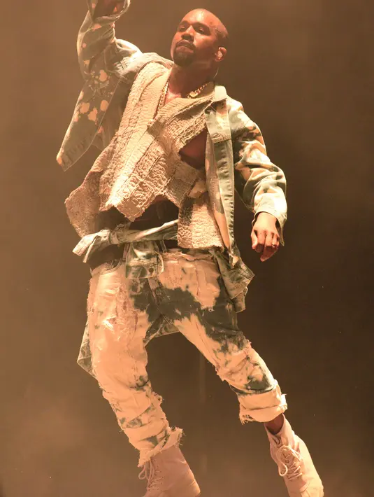 Melansir PEOPLE, seorang sumber mengatakan ketidak benaran gangguan mental yang dialami Kanye. Menurut keterangannya, Kanye hanya sekedar kelelahan akibat jadwal pekerjaannya yang padat. (AFP/Bintang.com)