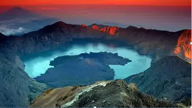 5 Gunung Terindah di Indonesia