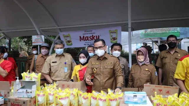 Operasi Pasar 4000 Pouch Minyak Goreng dari Pemkot Disambut Antusias Warga Tangsel