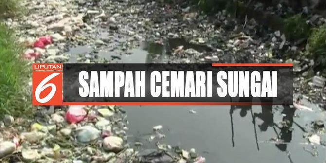 Sampah Popok Bayi Cemari Sungai Brantas